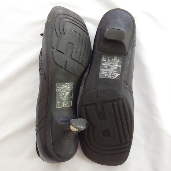 Kenneth Cole Black Leather Heels with Bow - Picture 7 of 8